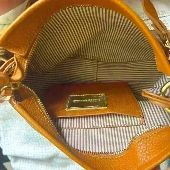 NWT Shiraleah Chicago Vegan Leather Mallorca Crossbody Purse. Pebbled Texture - Picture 6 of 16